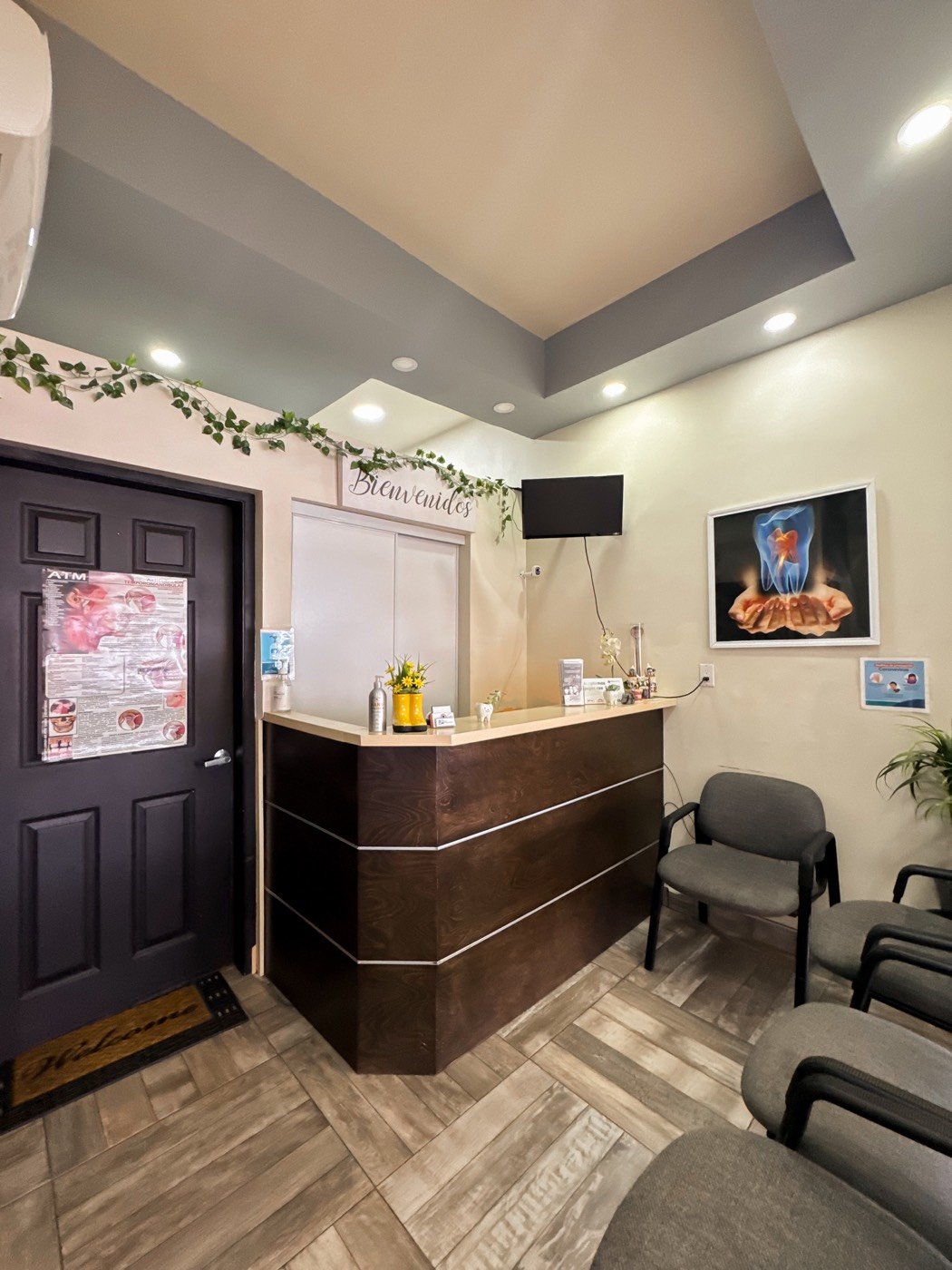 Entrada y sala de espera de Dental Maranatha