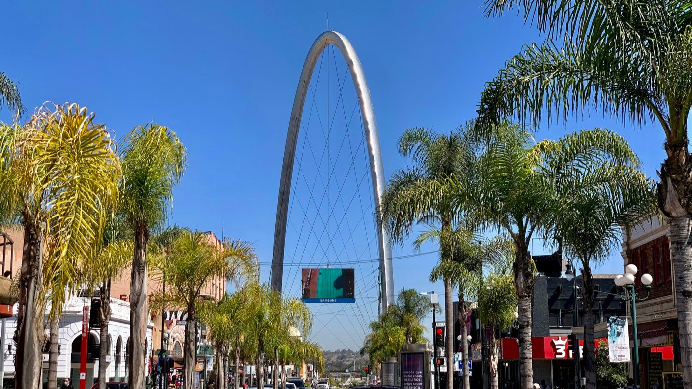 El arco monumental de Tijuana sobre Av. Revolución